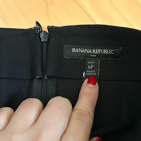 Banana Republic Stretch Mini Skirt, Size 6P - Picture 2 of 2